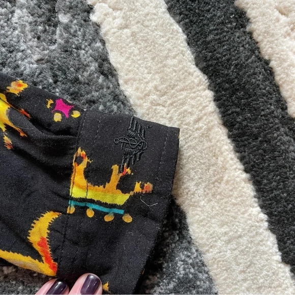 Docker black blouse fleur de lis pattern - size medium petite - Picture 10 of 13